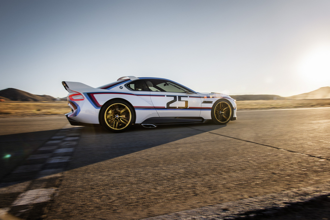 In addition BMW unveils the concept with a helmet which displays on the visor the speed and engine information In addition BMW unveils the concept with a helmet which displays on the visor the speed and engine information