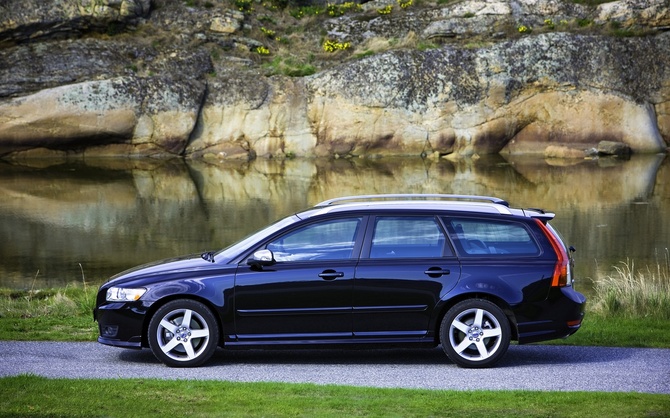 Volvo V50 T5 AWD R-Design Volvo V50 T5 AWD R-Design