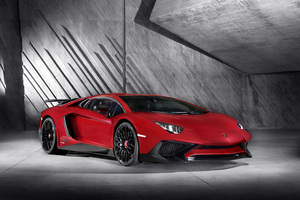 No centro do Aventador SV encontra-se o potente motor 6.5 litros V12 com 750cv