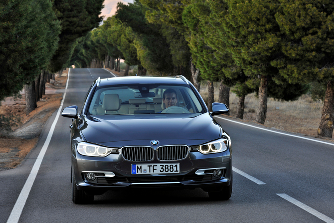 BMW 318d Touring xDrive BMW 318d Touring xDrive