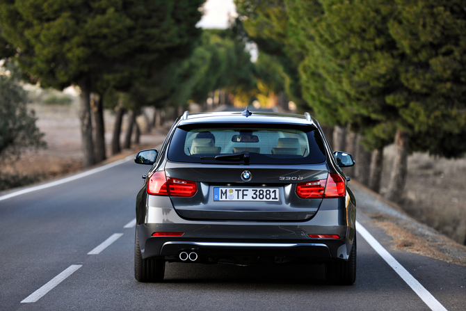 BMW 318d Touring xDrive BMW 318d Touring xDrive