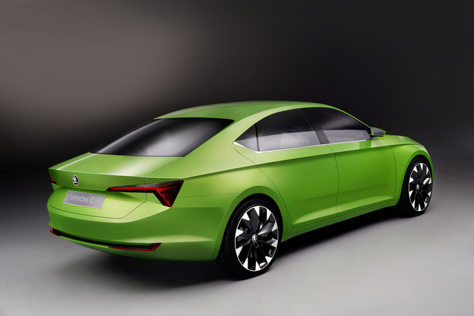 Le “ŠKODA VisionC” offre suffisamment d’espace pour quatre passagers et leurs bagages. Le “ŠKODA VisionC” offre suffisamment d’espace pour quatre passagers et leurs bagages.