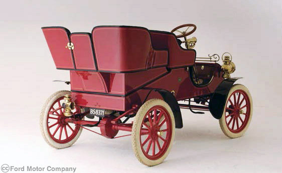 It used a flat-twin engine with 8hp It used a flat-twin engine with 8hp