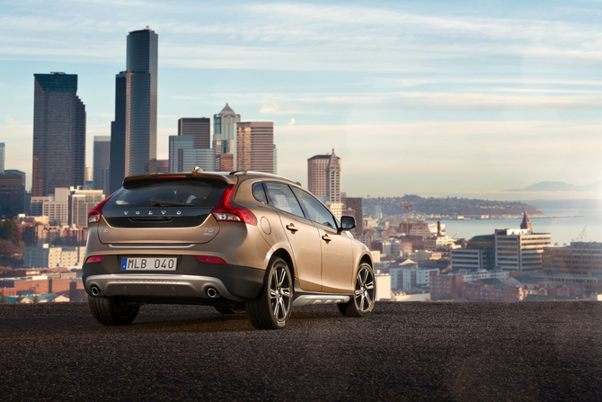 Volvo V40 T4 Kinetic CC Cross Country Powershift Volvo V40 T4 Kinetic CC Cross Country Powershift