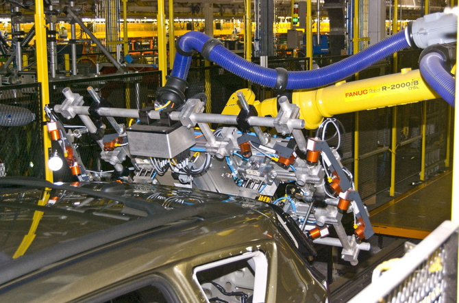 The robots has lasers for eyes and suction cups for hands The robots has lasers for eyes and suction cups for hands