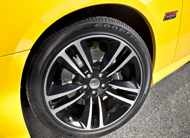 Dodge Preps New Charger SRT8 Super Bee for 2012 Dodge Preps New Charger SRT8 Super Bee for 2012