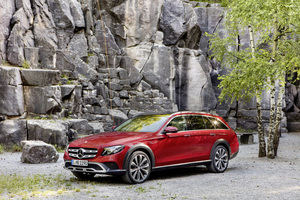 O All-Terrain será lançado na versão E 220d 4MATIC com o motor diesel de quatro cilindros recentemente desenvolvido com uma potência de 194cv