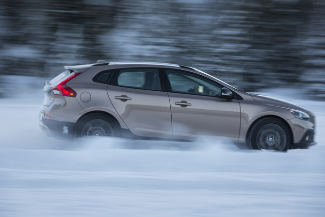 Volvo V40 T4 Momentum CC Cross Country Volvo V40 T4 Momentum CC Cross Country