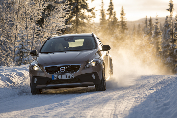 Volvo V40 T4 Momentum CC Cross Country Volvo V40 T4 Momentum CC Cross Country