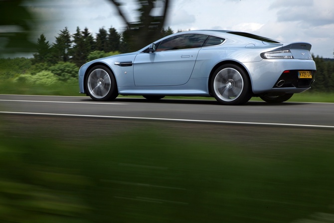 Aston Martin V12 Vantage Aston Martin V12 Vantage