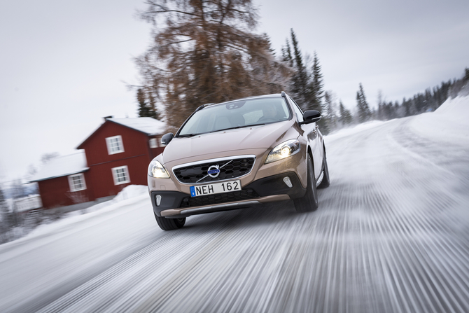 Volvo V40 T5 Kinetic Geartronic CC Cross Country Volvo V40 T5 Kinetic Geartronic CC Cross Country