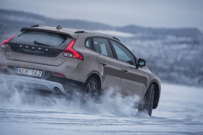 Volvo V40 T4 Summum CC Cross Country Powershift Volvo V40 T4 Summum CC Cross Country Powershift