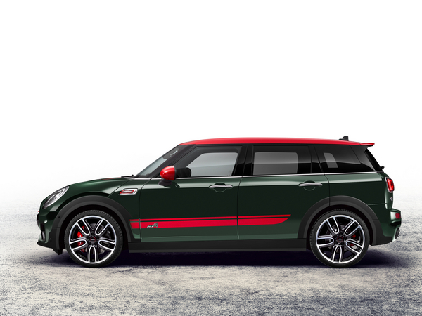 O Clubman JCW consegue sprintar dos 0 aos 100km/h em 6,3 segundos e uma velocidade máxima de 238km/h O Clubman JCW consegue sprintar dos 0 aos 100km/h em 6,3 segundos e uma velocidade máxima de 238km/h