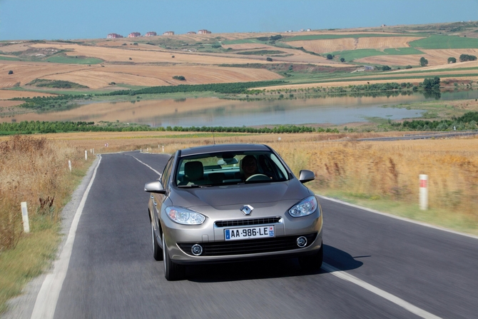 Renault Fluence 1.5 dCi 110cv FAP ECO2 Exclusive Automatic EDC Renault Fluence 1.5 dCi 110cv FAP ECO2 Exclusive Automatic EDC
