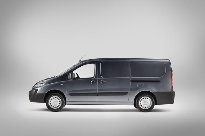 Toyota ProAce 3L Chassis Curto 2.0D 1200Kg Toyota ProAce 3L Chassis Curto 2.0D 1200Kg