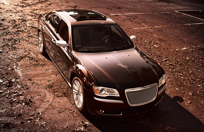 Chrysler's New Flagship: the 300 Luxury Series Sedan Chrysler's New Flagship: the 300 Luxury Series Sedan