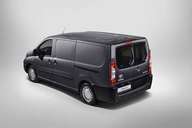 Toyota ProAce 3L Chassis Longo 2.0D Teto Elevado Toyota ProAce 3L Chassis Longo 2.0D Teto Elevado