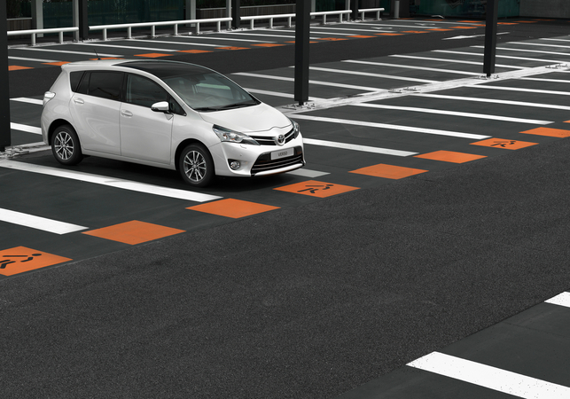 The Auris still carries 7 but with lower emissions The Auris still carries 7 but with lower emissions