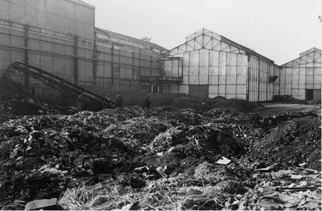 Bombed Quai de Javel factory in 1943 Bombed Quai de Javel factory in 1943