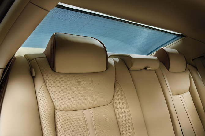 Chrysler's New Flagship: the 300 Luxury Series Sedan Chrysler's New Flagship: the 300 Luxury Series Sedan