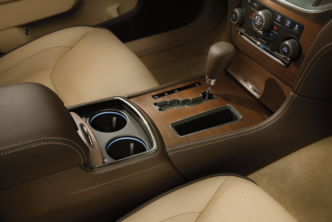 Chrysler's New Flagship: the 300 Luxury Series Sedan Chrysler's New Flagship: the 300 Luxury Series Sedan