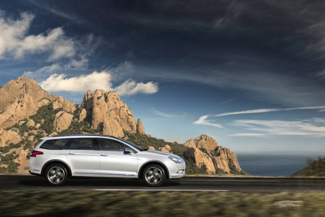 O C5 CrossTourer vai estar disponível com duas linhas de acabamentos, Millenium e Exclusive O C5 CrossTourer vai estar disponível com duas linhas de acabamentos, Millenium e Exclusive