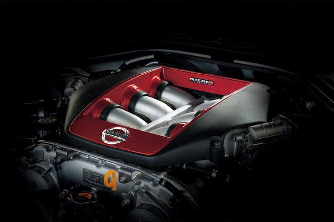 O motor tem turbos maiores e gestão individual dos cilindros O motor tem turbos maiores e gestão individual dos cilindros