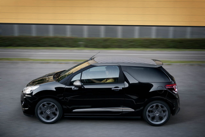 Com o DS3 Cabrio a Citroën abre mais um capítulo na história da família DS, com o primeiro modelo descapotável da linha Com o DS3 Cabrio a Citroën abre mais um capítulo na história da família DS, com o primeiro modelo descapotável da linha