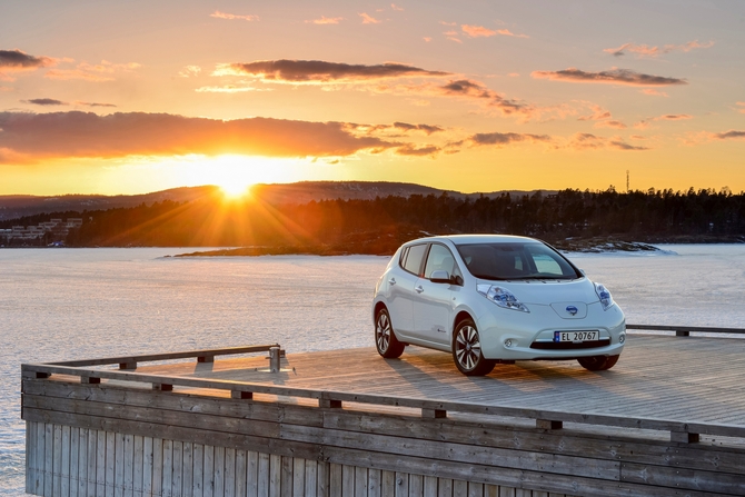 Nissan Leaf foi pela primeira vez o modelo mais vendido na Noruega em outubro Nissan Leaf foi pela primeira vez o modelo mais vendido na Noruega em outubro