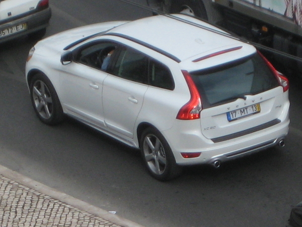 Volvo XC60 2.4 D5 R-Design 4WD Start/Stop Volvo XC60 2.4 D5 R-Design 4WD Start/Stop