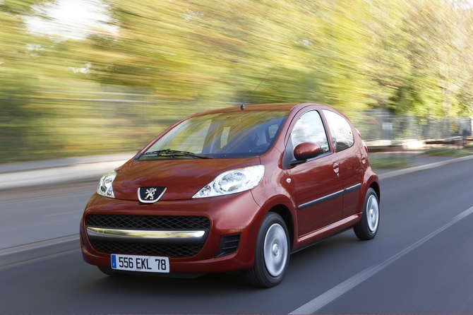Peugeot 107 Trendy 1.0i 2 Tronic 09 Peugeot 107 Trendy 1.0i 2 Tronic 09