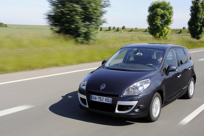 Renault Grand Scénic III 1.5 dCi 110hp FAP ECO2 AT EDC Luxe Renault Grand Scénic III 1.5 dCi 110hp FAP ECO2 AT EDC Luxe