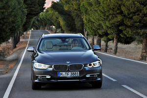 Estará disponível inicialmente nas versões 328i com 245cv, 320d com 184cv e 330d com 258cv.