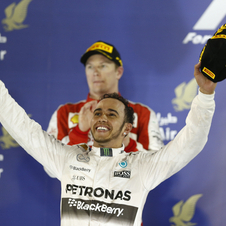 Hamilton alcançou a terceira vitória da temporada, em quatro corridas