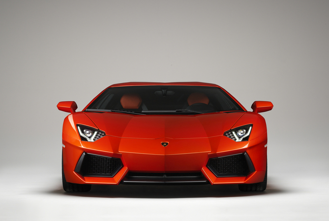 O Lamborghini Aventador é uma das bombas que o CR7 tem na garagem O Lamborghini Aventador é uma das bombas que o CR7 tem na garagem