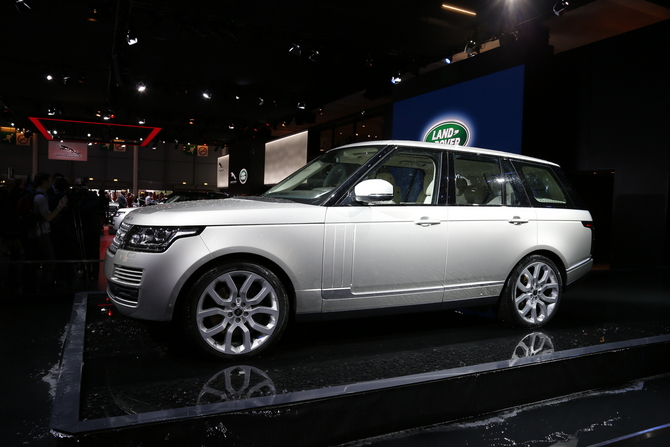 Land Rover reveals new Range Rover Land Rover reveals new Range Rover