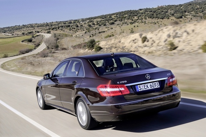 Mercedes-Benz E 200 CDI BlueEFFICIENCY Mercedes-Benz E 200 CDI BlueEFFICIENCY