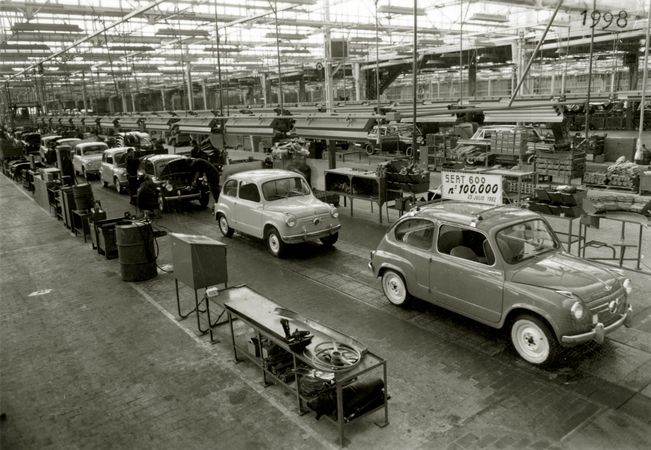 O 600 foi uma versão do Fiat 600 produzido sobre licença O 600 foi uma versão do Fiat 600 produzido sobre licença