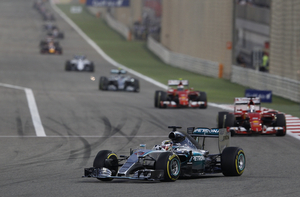 Kimi Raikkonen, Nico Rosberg e Valteri Bottas numa acesa batalha pelos dois restantes lugares do pódio