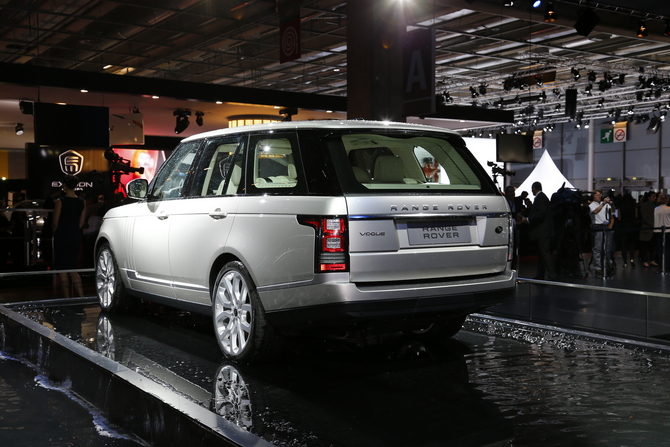 Land Rover reveals new Range Rover Land Rover reveals new Range Rover