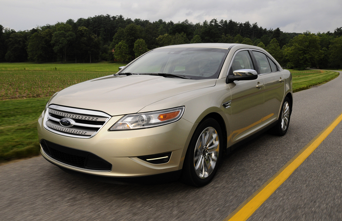 Ford Taurus SE FWD Ford Taurus SE FWD