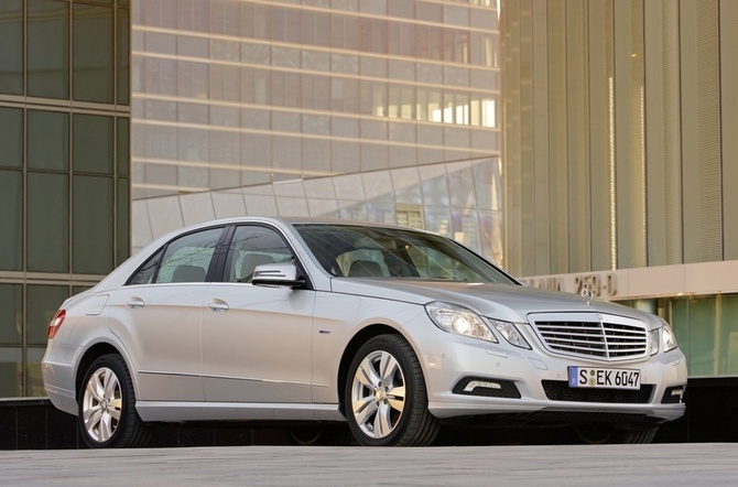 Mercedes-Benz E 350 BlueTEC Mercedes-Benz E 350 BlueTEC