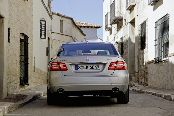 Mercedes-Benz E 350 BlueTEC Mercedes-Benz E 350 BlueTEC
