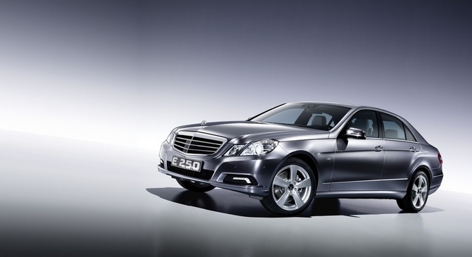 Mercedes-Benz E 250 CDI BlueEFFICIENCY Mercedes-Benz E 250 CDI BlueEFFICIENCY