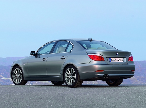 BMW 530i (E60) BMW 530i (E60)