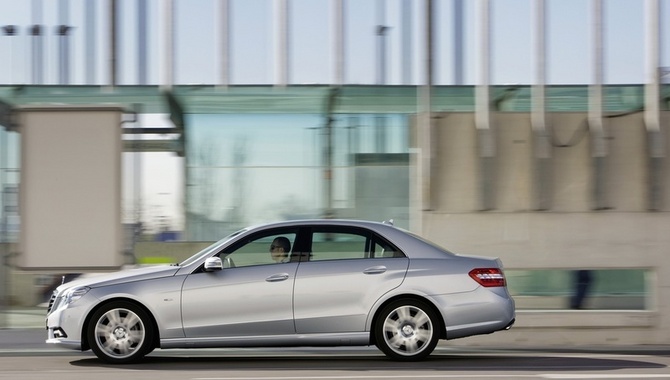 Mercedes-Benz E 350 4MATIC Mercedes-Benz E 350 4MATIC