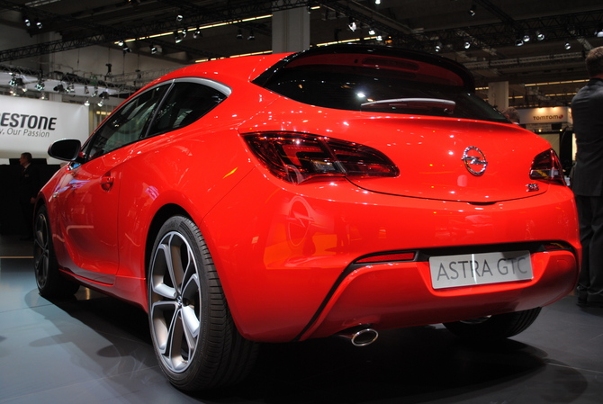 Opel Astra GTC 1.4 Turbo EcoFlex Start/Stop Edition Opel Astra GTC 1.4 Turbo EcoFlex Start/Stop Edition