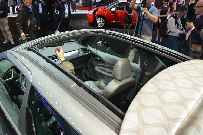 Citroën DS3 Takes Off Its Top for New Cabrio Citroën DS3 Takes Off Its Top for New Cabrio