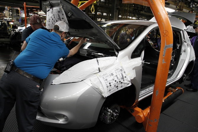 A Nissan também revelou o início da produção do Leaf nos EUA A Nissan também revelou o início da produção do Leaf nos EUA