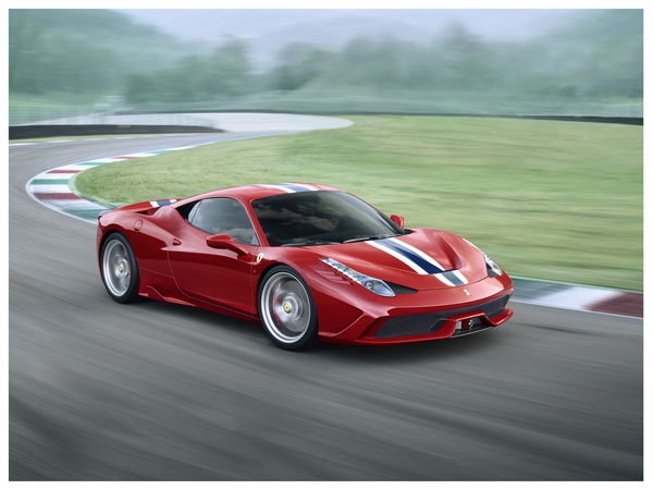 O 458 Speciale, a versão renovada do 458, será lançada no mercado no próximo ano O 458 Speciale, a versão renovada do 458, será lançada no mercado no próximo ano